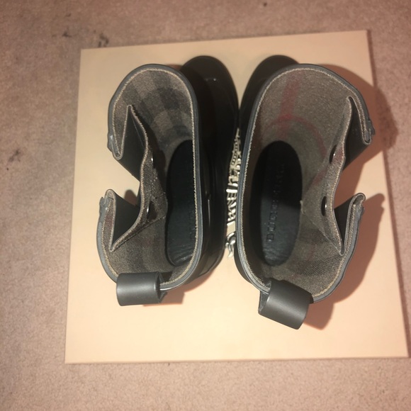 Selling for $270 - Picture 5 of 5